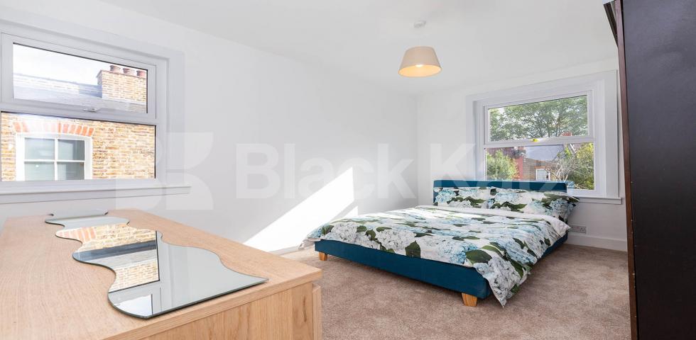 			Large Study, 2 Bedroom, 1 bath, 1 reception Flat			 Barratt Avenue, Alexandra Palace